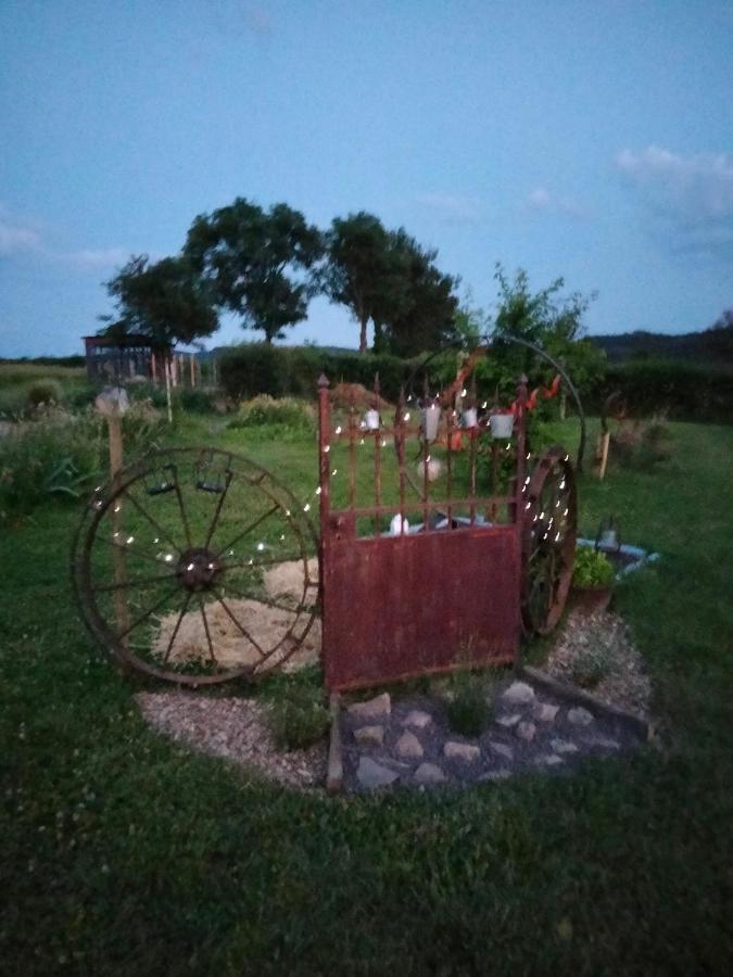 Bed and Breakfast La Brousse Kacha Malleret-Boussac Екстер'єр фото